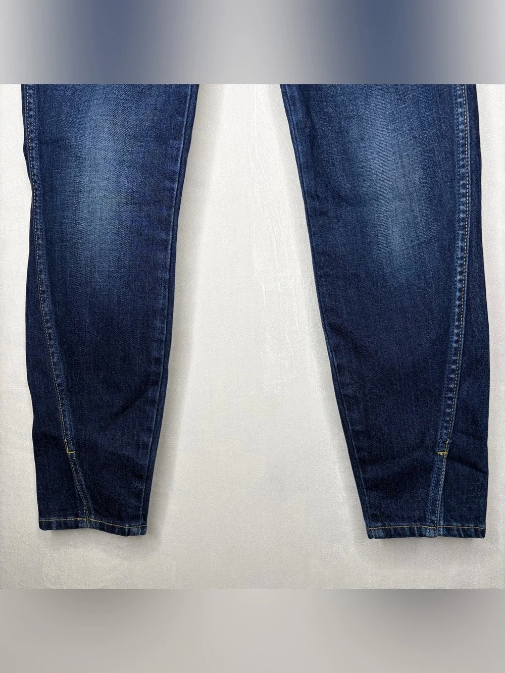 AMO‎ The Twist True Blue Skinny Crop Jeans